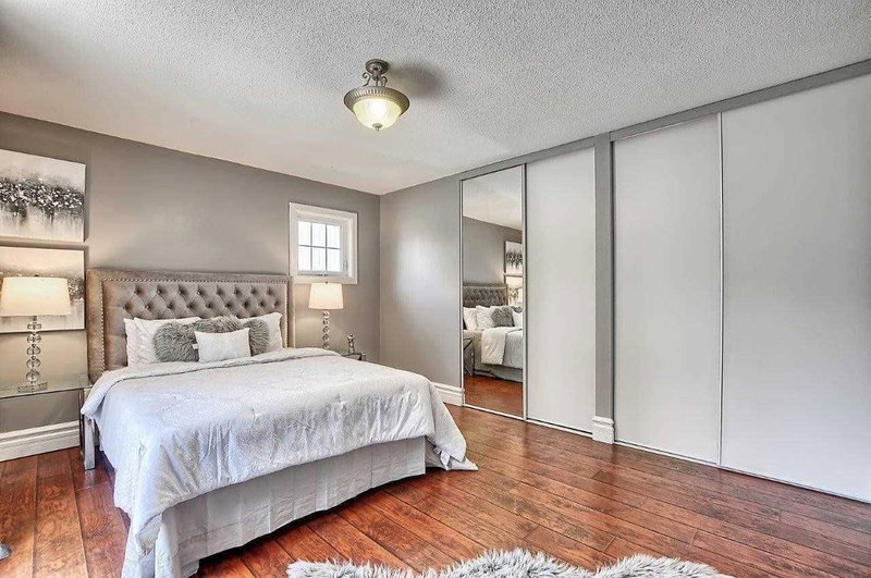 Upper - 44 Rutledge Ave, Newmarket, L3Y5T4 | Image 2