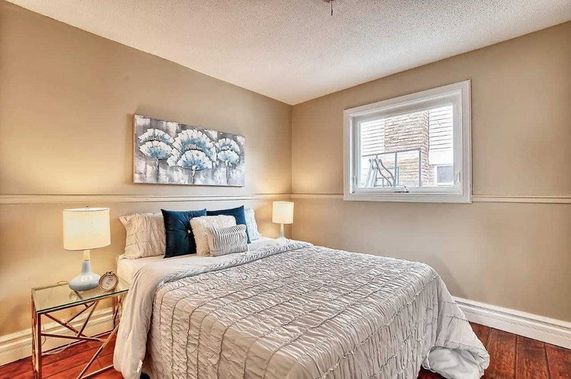 Upper - 44 Rutledge Ave, Newmarket, L3Y5T4 | Image 3