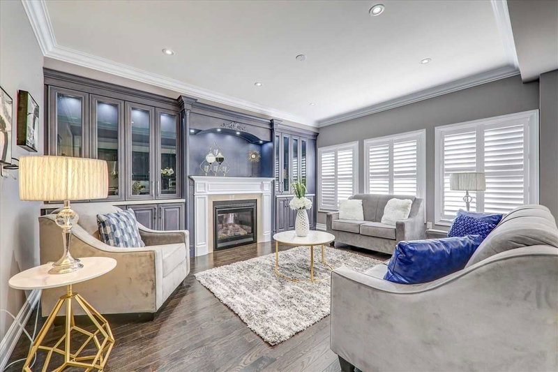 24 Manor Glen Cres, East Gwillimbury, L0G1M0 | Image 2