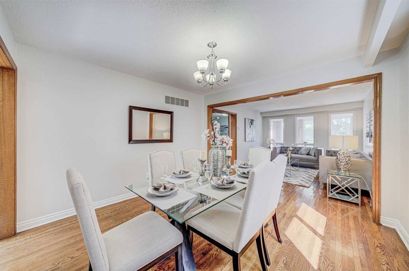 14 Empringham Cres, Markham, L3R3G1 | Image 2