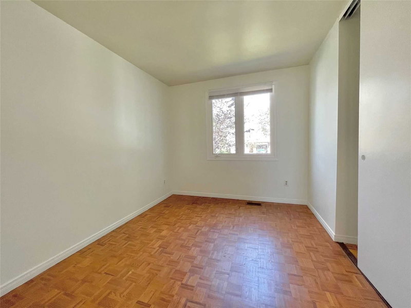 356 Sandford St, Newmarket, L3Y4S3 | Image 2