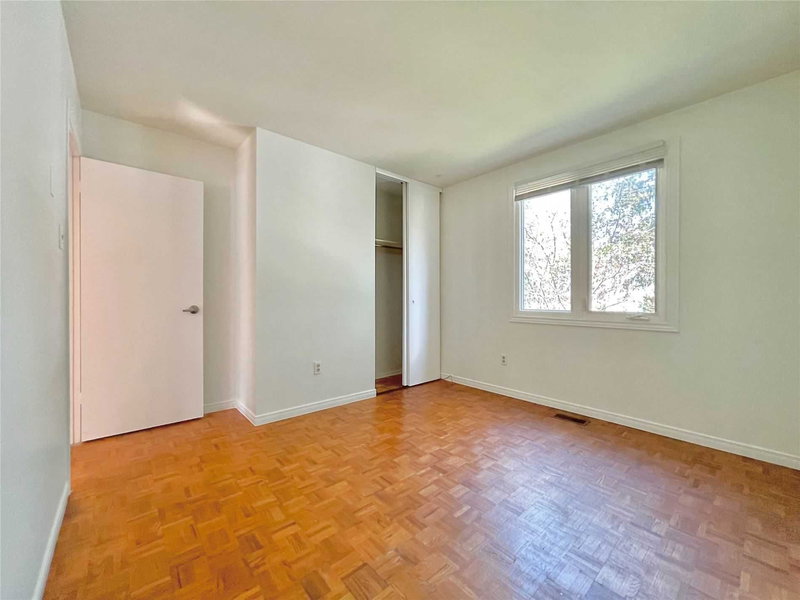 356 Sandford St, Newmarket, L3Y4S3 | Image 3