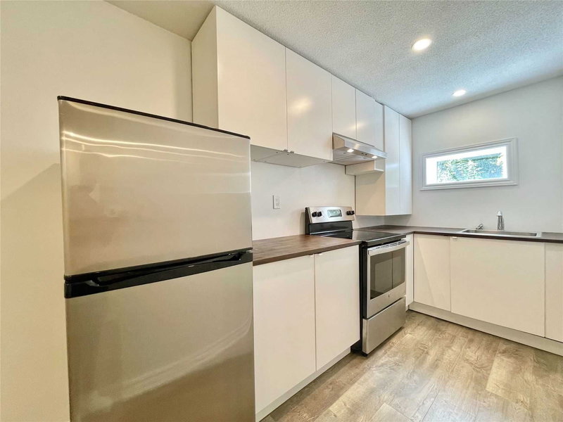 Lower - 356 Sandford St, Newmarket, L3Y4S3 | Image 2