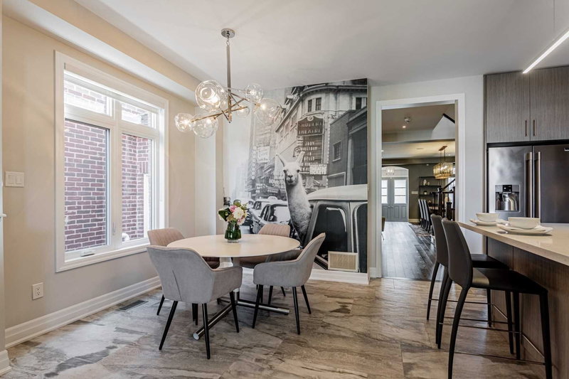 23 Claudview St, King, L7B0C6 | Image 2