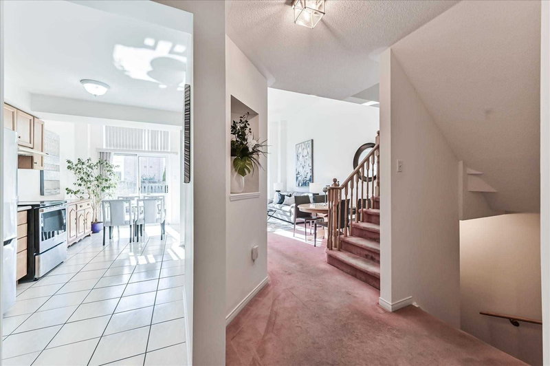 90 Bridlepath St, Richmond Hill, L4S1S2 | Image 2