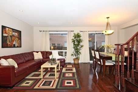 26 Macgregor Ave, Richmond Hill, L4B4S9 | Image 2