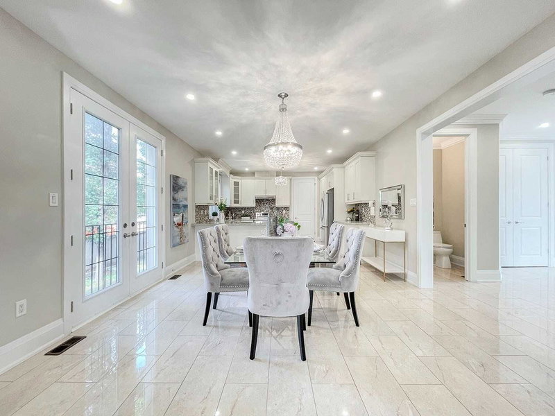 2 Stonebridge Dr, Markham, L6C2C3 | Image 3