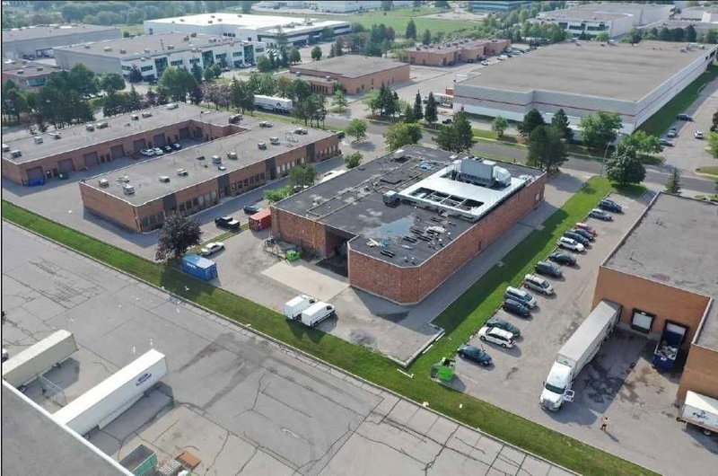 30 Sims Cres, Richmond Hill, L4B2N9 | Image 2