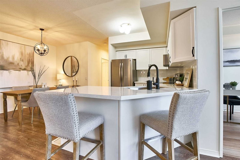 215 - 7398 Yonge St, Vaughan, L4J8J2 | Image 2