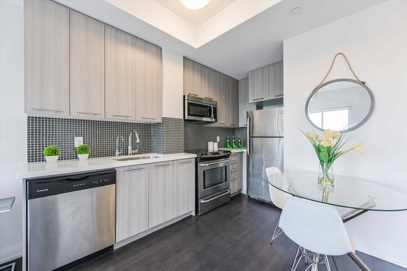 606 - 540 Bur Oak Ave, Markham, L6C0Y2 | Image 2