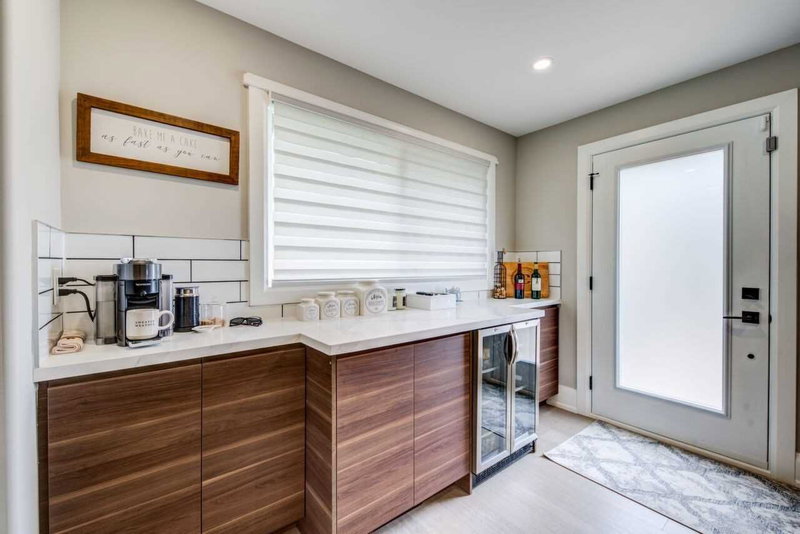 646 Simcoe Rd, Bradford West Gwillimbury, L3Z 4A9 | Image 2