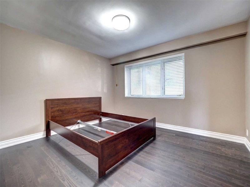 368 Fesserton Rd, Richmond Hill, L4C1G2 | Image 3