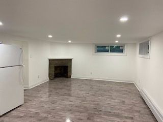 (Lower) - 249 Richmond St, Richmond Hill, L4C3Y9 | Image 3