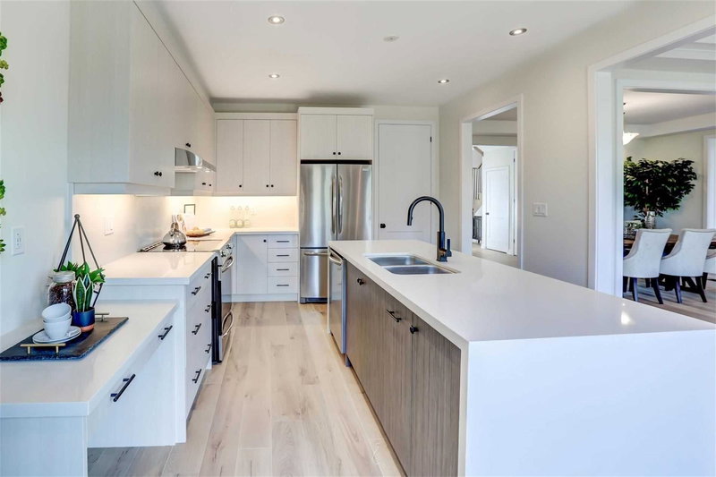 155 Stevenson Cres, Bradford West Gwillimbury, L3Z0N9 | Image 2