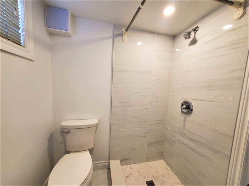 Bsmt - 22 Knowles Cres, Aurora, L4G1Z7 | Image 2