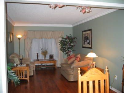 42 Allenvale Dr, Aurora, L4G6P5 | Image 3