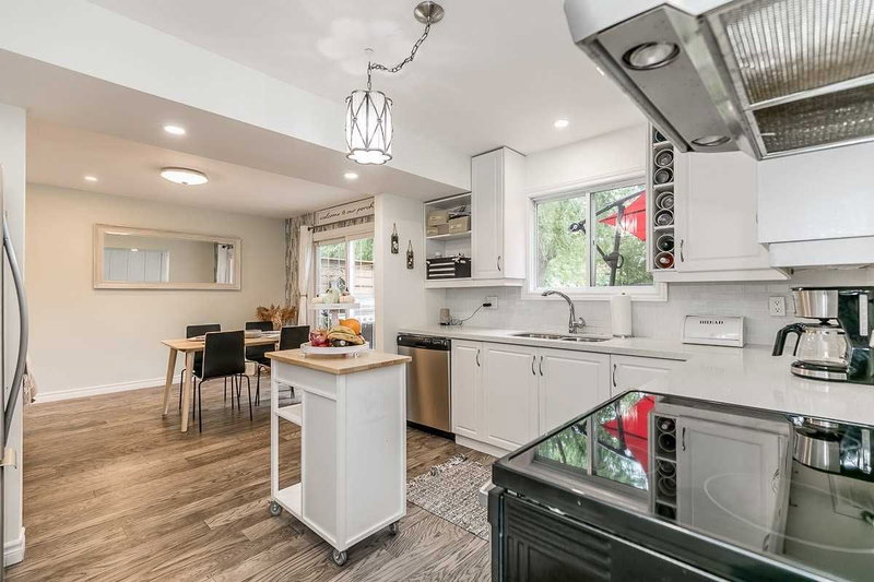 154 Beach Rd, Georgina, L4P2L7 | Image 2