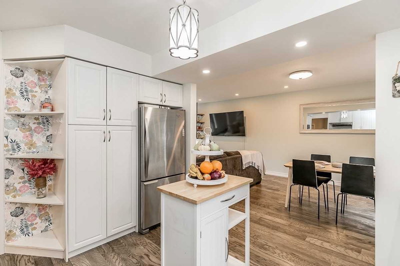 154 Beach Rd, Georgina, L4P2L7 | Image 3