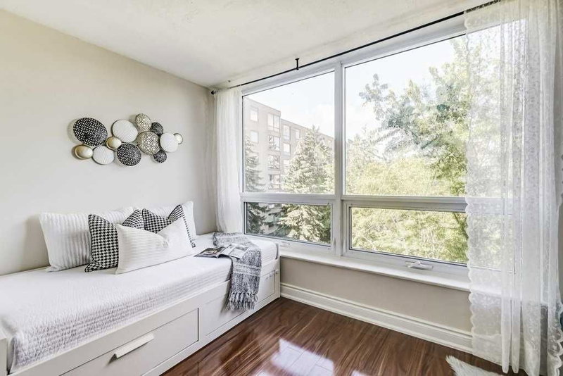 511 - 326 Major Mackenzie Dr E, Richmond Hill, L4C8T4 | Image 2