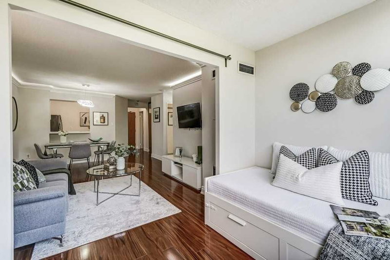 511 - 326 Major Mackenzie Dr E, Richmond Hill, L4C8T4 | Image 3