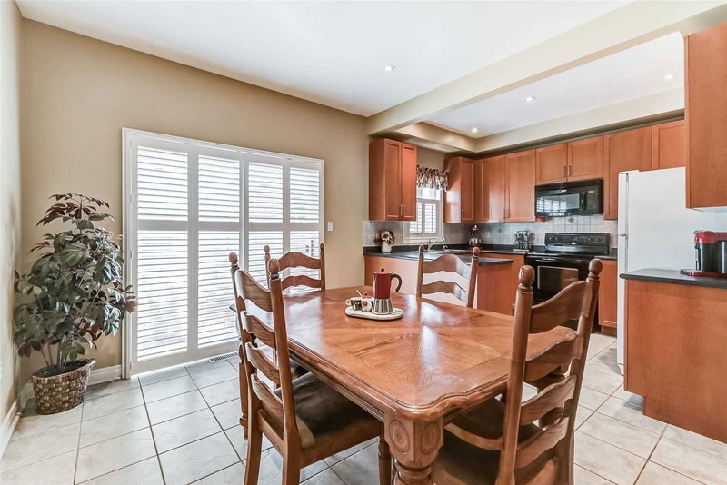 401 Forest Fountain Dr, Vaughan, L4H1W4 | Image 2