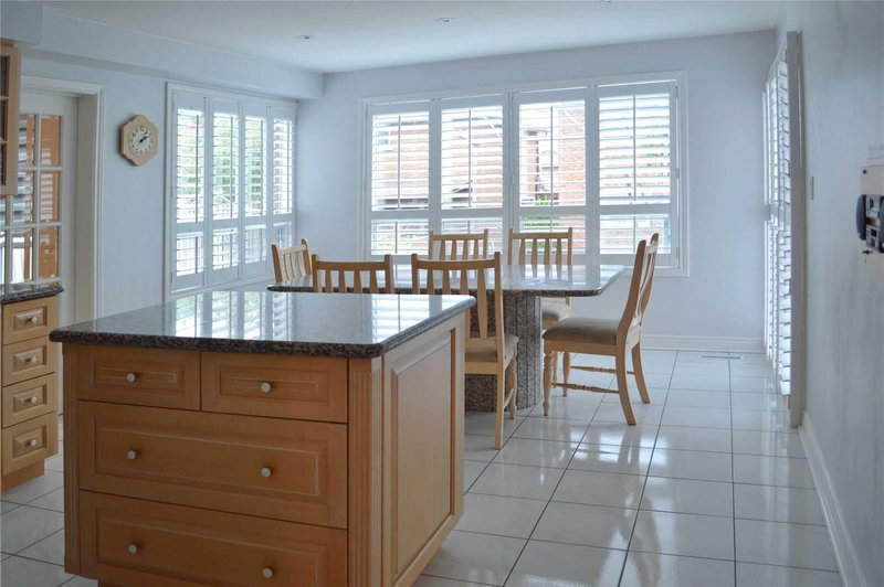 23 Arrowhead Dr, Vaughan, L4L4A4 | Image 2