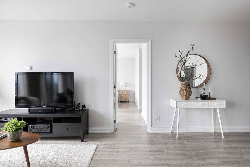 Lph8 - 9618 Yonge St, Richmond Hill, L4C0X5 | Image 2