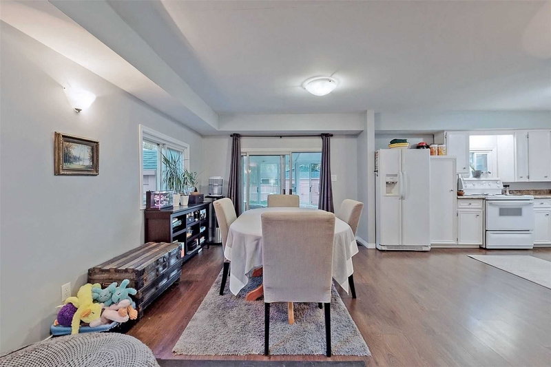 261 Parkway Ave, Georgina, L4P2W1 | Image 2