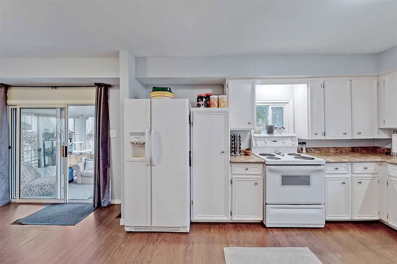 261 Parkway Ave, Georgina, L4P2W1 | Image 3