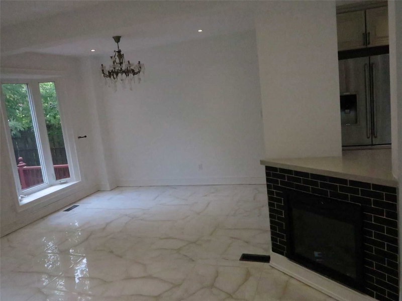 42 Coventry Crt, Richmond Hill, L4C8B8 | Image 2