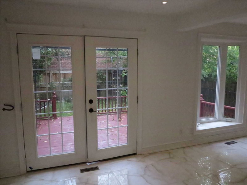 42 Coventry Crt, Richmond Hill, L4C8B8 | Image 3