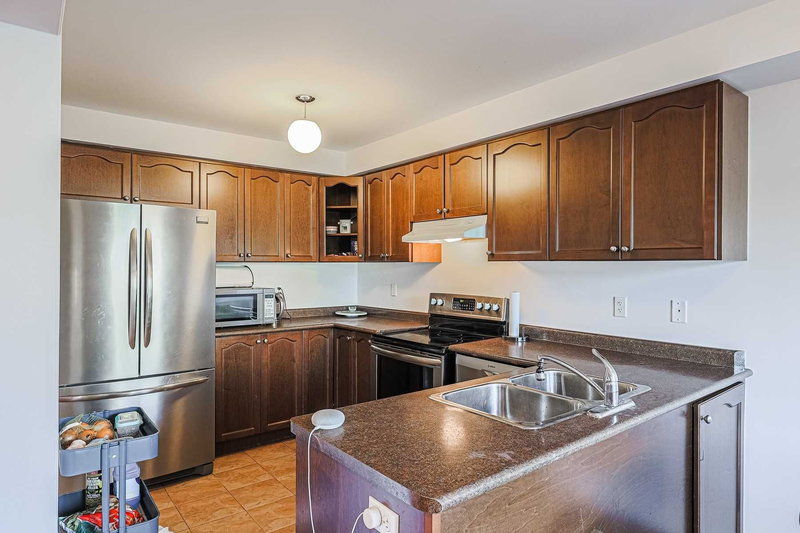 65 Westcliffe Cres, Richmond Hill, L4E0S5 | Image 2