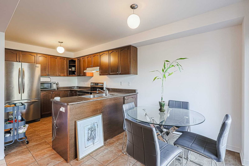 65 Westcliffe Cres, Richmond Hill, L4E0S5 | Image 3