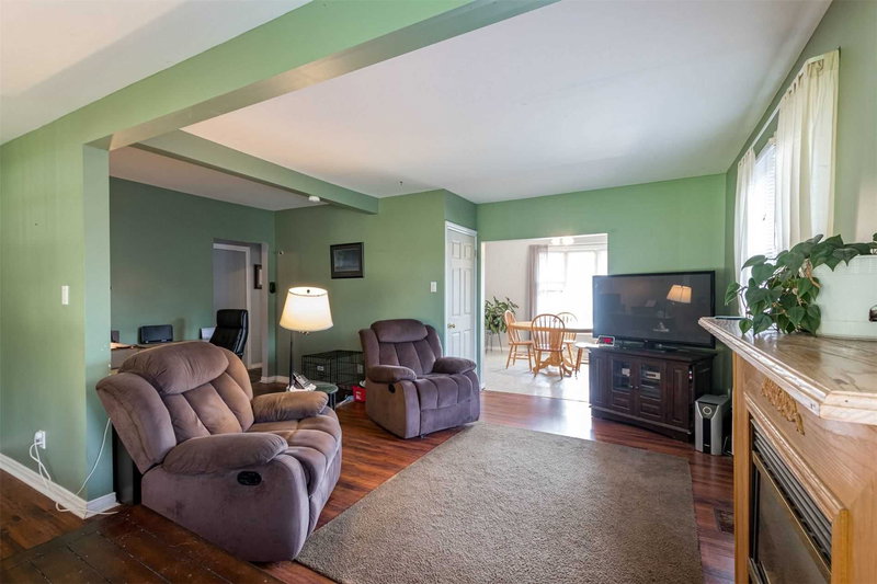 237 Boyers Rd, Georgina, L4P 3C8 | Image 2