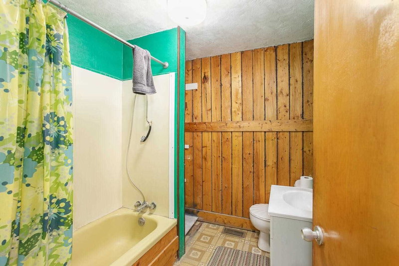 208 Bayview Ave, Georgina, L4P2T2 | Image 3