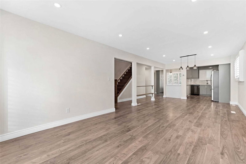 72 Ashton Rd, Newmarket, L3Y5R5 | Image 2