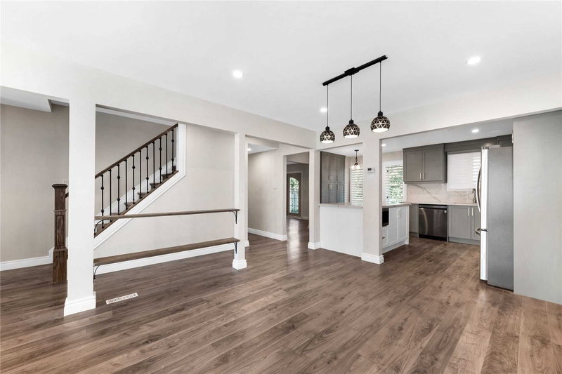 72 Ashton Rd, Newmarket, L3Y5R5 | Image 3