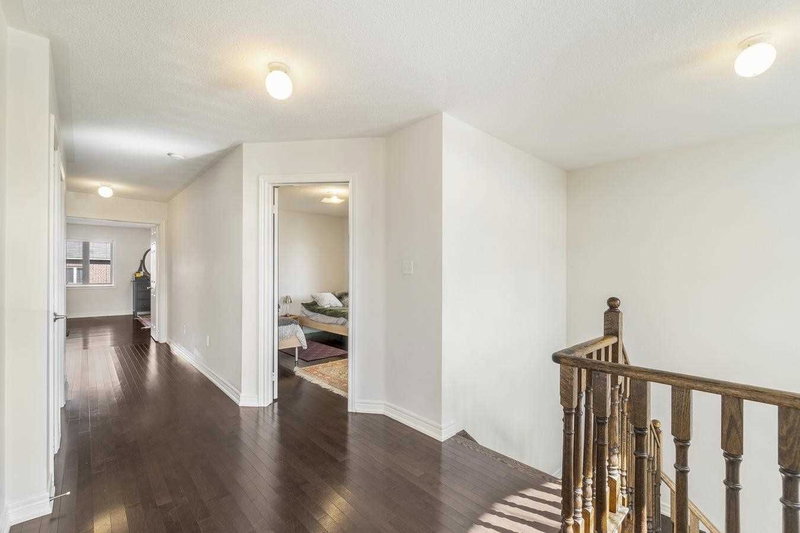 1158 Atkins Dr, Newmarket, L3X 0A6 | Image 2