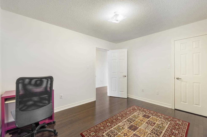 1158 Atkins Dr, Newmarket, L3X 0A6 | Image 3