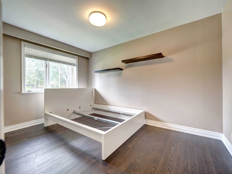 368 Fesserton Rd, Richmond Hill, L4C1G2 | Image 2