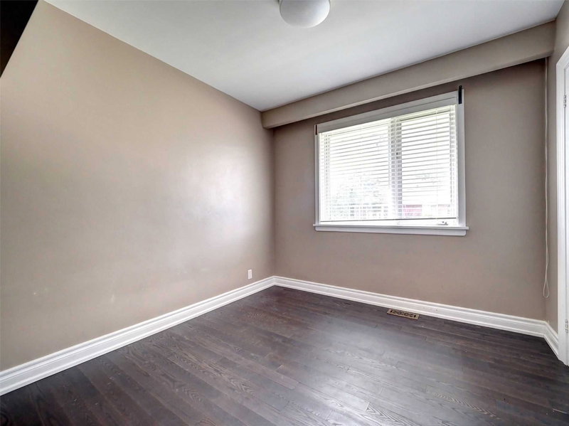 368 Fesserton Rd, Richmond Hill, L4C1G2 | Image 3