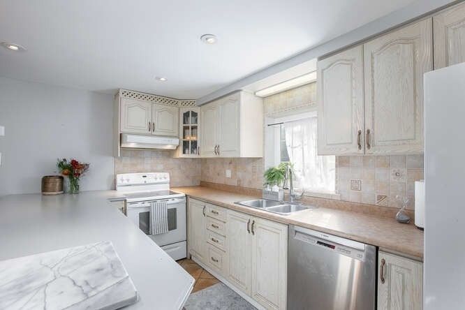 17 Mill St, East Gwillimbury, L0G1M0 | Image 2