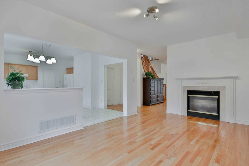 15 Briarglen Rd, Markham, L6C2K5 | Image 3