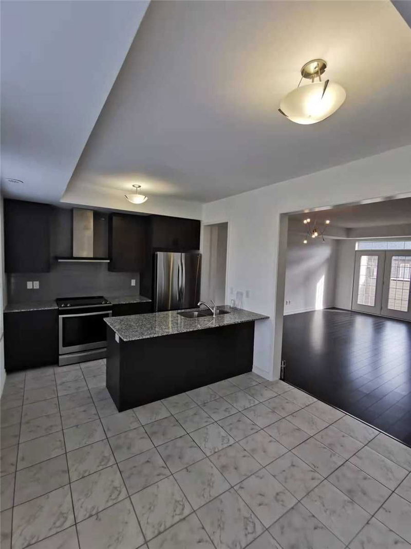 209 Harding Park St, Newmarket, L3Y0E1 | Image 3