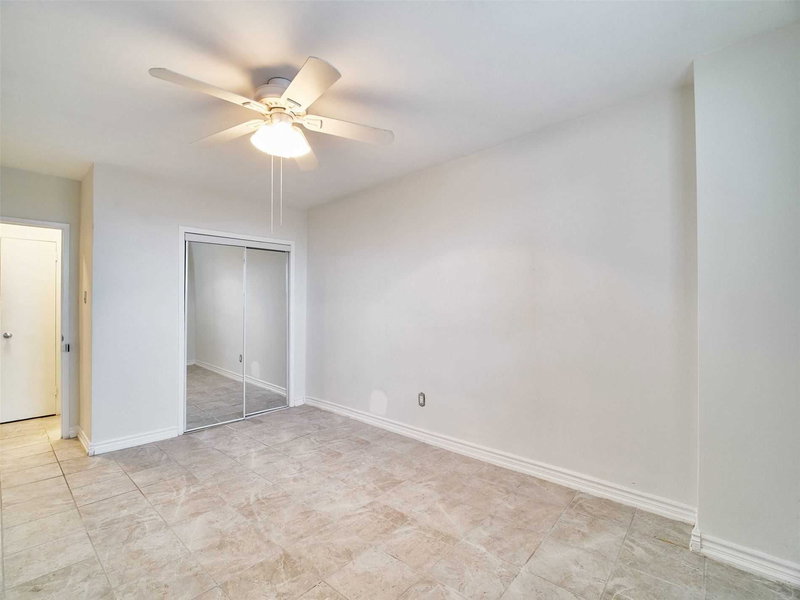 607 - 67 Richmond St, Richmond Hill, L4C3Y3 | Image 2