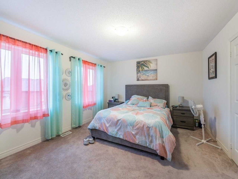 42 Foxberry Rd, East Gwillimbury, L9N0P6 | Image 2