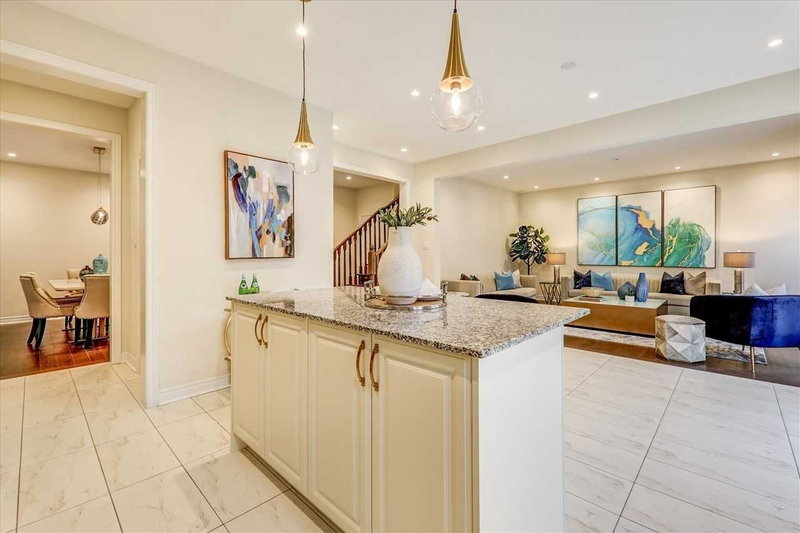 404 Baker Hill Blvd, Whitchurch-Stouffville, L4A4P4 | Image 3