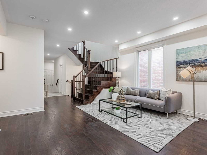 29 Pear Blossom Way, East Gwillimbury, L9N 0T3 | Image 2