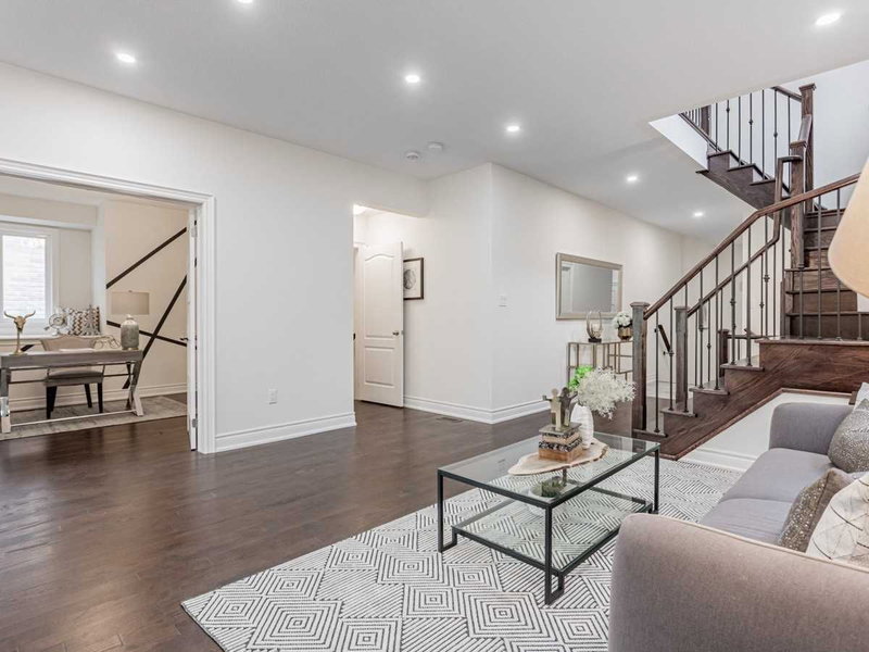 29 Pear Blossom Way, East Gwillimbury, L9N 0T3 | Image 3