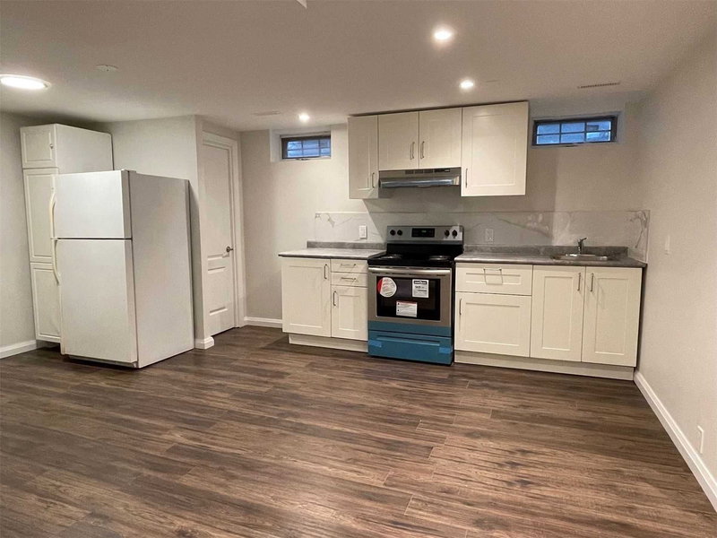 Lower-B - 44 Rutledge Ave, Newmarket, L3Y5T4 | Image 3